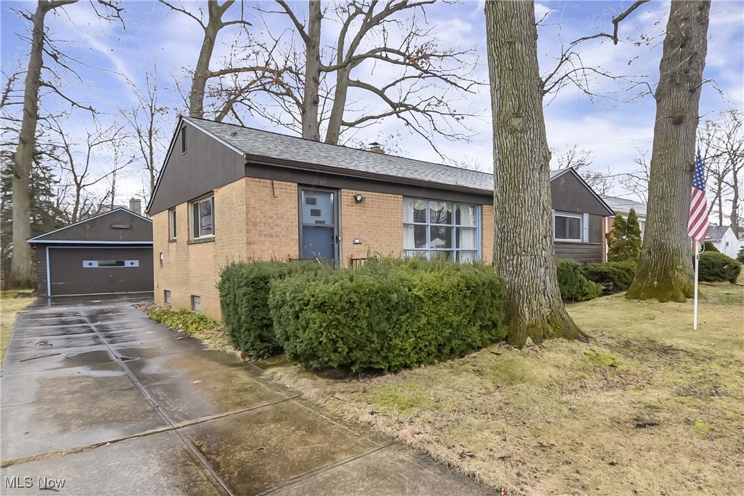 589 Woodlane Drive, Bay Village, Ohio image 1