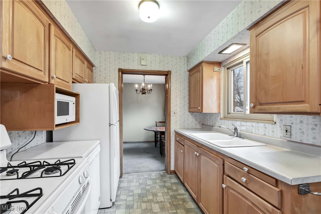 589 Woodlane Drive, Bay Village, Ohio image 9