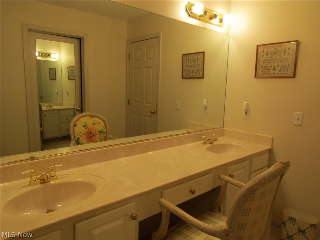 Hamlets Glenmoor Condo - Residential