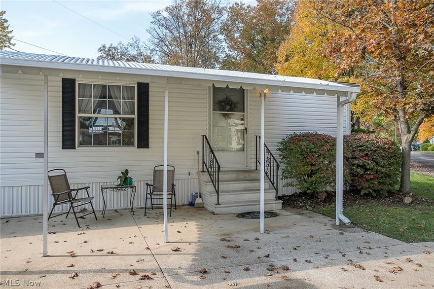 Columbia Park is Ohio's Premiere Adult Land Lease Community! Amenities include: Gatehouse managed entrance! On site Shopping Plaza! On site Management! Walking Path/Dog Walking Path! Shuffleboard! Bocce Ball! Library! Crafts, Social Hall with daily scheduled activities!  This home is absolutely adorable!!!!
This singlewide manufactured home is a 1996 Mansion featuring 840 sqft. (60 x 14) 2 bedrooms 1 bath, very nice eat in kitchen and formal living room.  This is a very open floor plan.  The furnace has been updated with a newer main component, circuit board and motor and has always been annually checked .  The hot water tank was replaced in 2009 and the kitchen range replaced in 2020.  Make this awesome house your home.....