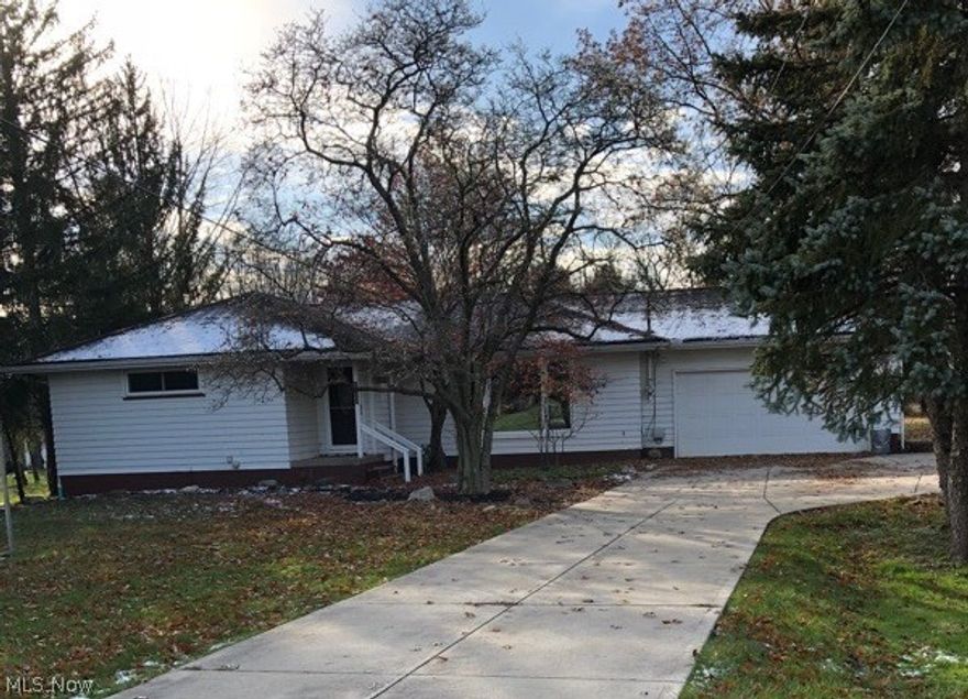 This single family ranch rental in North Royalton is available for move in! Hard wood floors throughout the home. Features a 2 car plus attached garage, all appliances included with the rental, large back yard with deck, master bedroom with large closet area and 1/2 bath,a bonus room which could be used as a 4th bedroom or a dining/media room and a full unfinished basement. Pets accepted on a case by case basis with owner approval. No smoking and no housing vouchers are accepted. Lawn mowing services are provided by the owners, an included amenity! Schedule your showing today!
