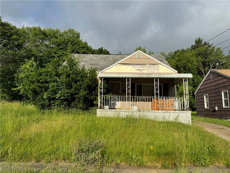 Investor Opportunity in West Akron!
3-bedroom, 1-bath ranch being sold as part of an estate. No repairs will be made, and the property will not be cleaned out. Being sold strictly as-is. All contents will remain. Ideal for investors, rehabbers, or buyers seeking a value-add opportunity. Bring your vision, your contractor — and a flashlight — this property has potential! Cash or conventional financing only. Buyer to verify all information.