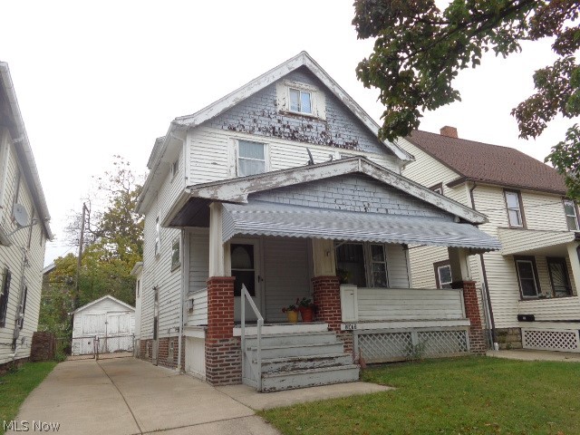 Main image without alt text