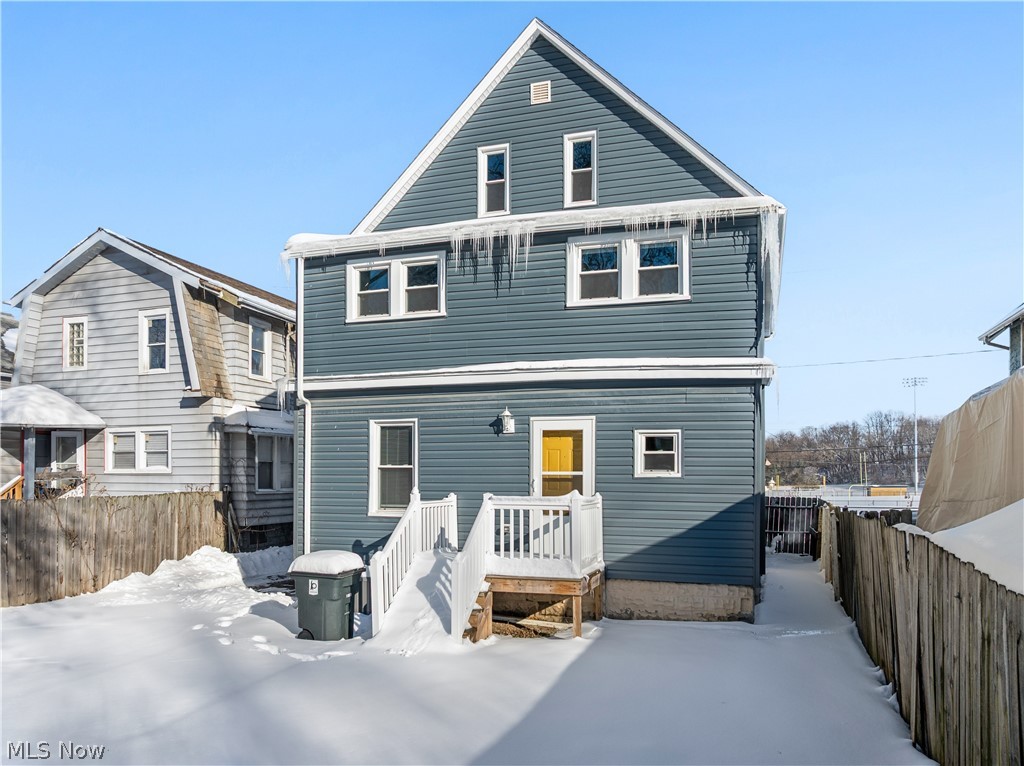 Colonial Homes - Residential