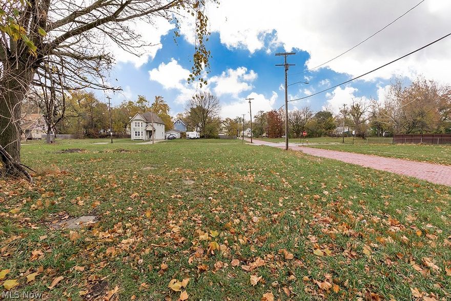 Vacant land ready to build. House was onece here.