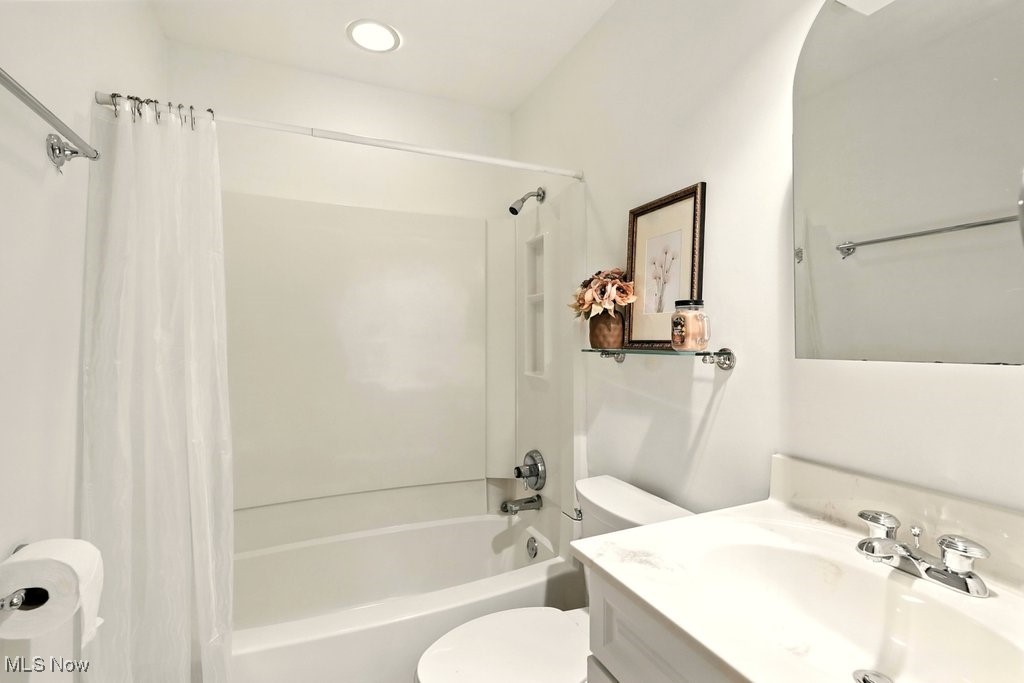 University Manor - Residential