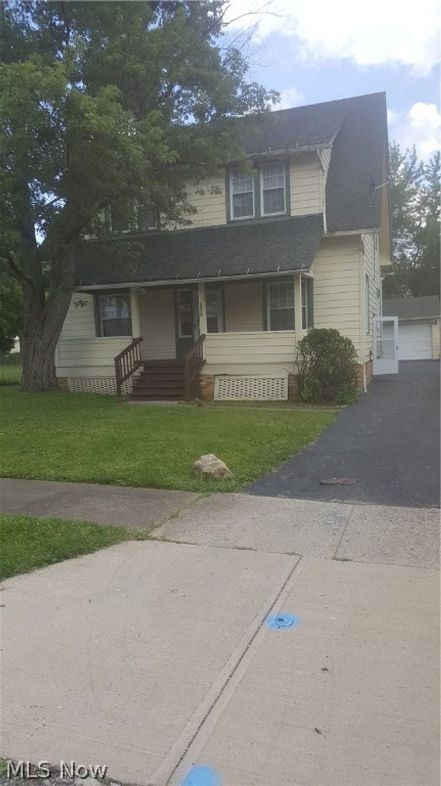 Amazing 4 bedroom, 2 full bath colonial with loads of charm! Located on a dead end street, near bus line, highway and
shopping. Home features plenty of new updates. A lovely fireplace located on the first level, eat-in kitchen, finished
basement with full bathroom and bar, plenty of storage and closet space, a beautiful 3rd level loft off of the master
bedroom that features a walk-in closet, nice-sized backyard for entertaining, 2 car garage, and much more! Don't miss
this opportunity! Make an offer!