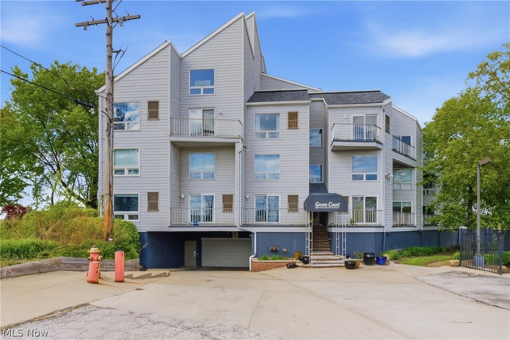 Photo of 1900 Grove Court #112, Cleveland, OH 44113 (MLS # 5206891)