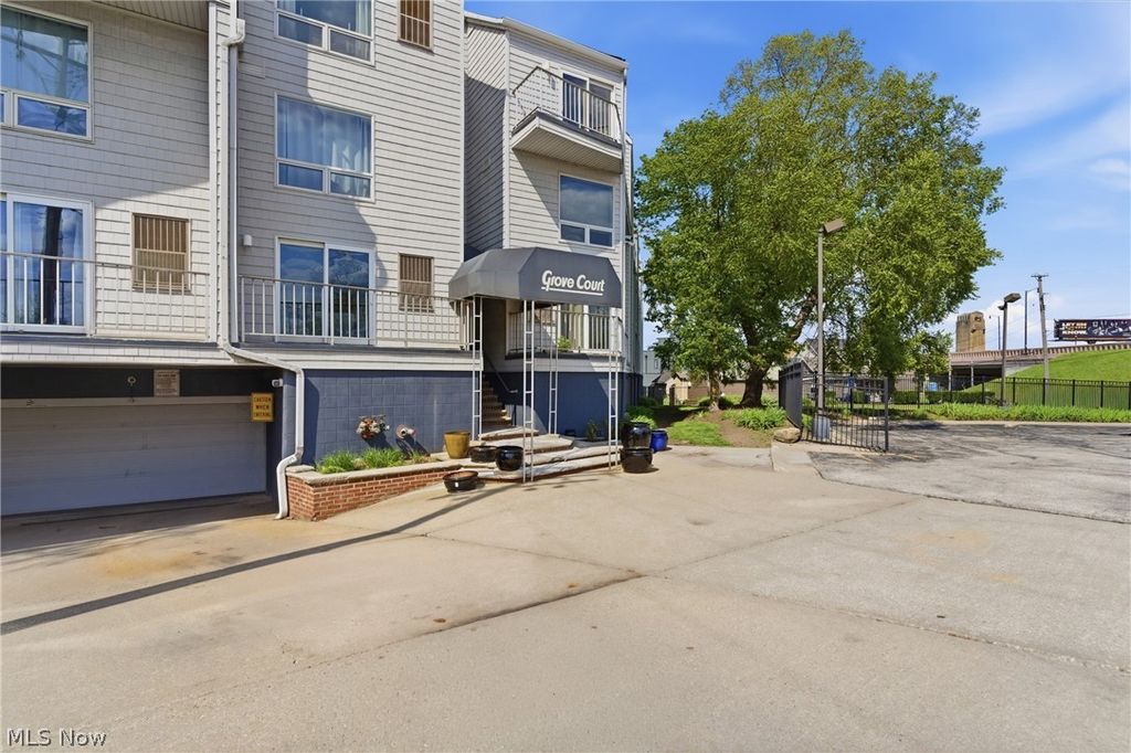Photo of 1900 Grove Court #112, Cleveland, OH 44113 (MLS # 5206891)