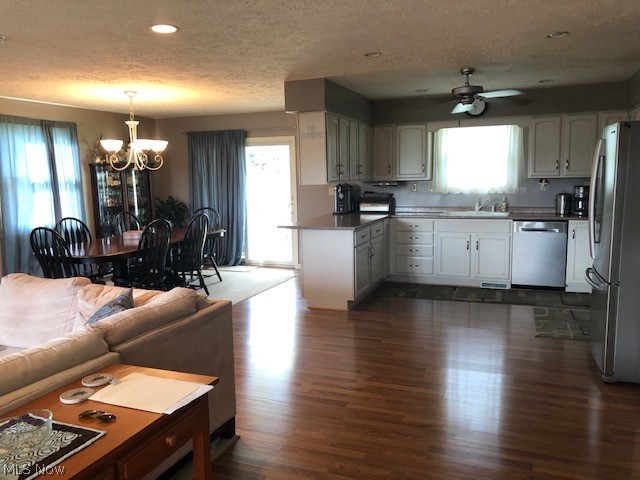 BREEZEWOOD MANOR - Residential