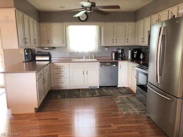 BREEZEWOOD MANOR - Residential