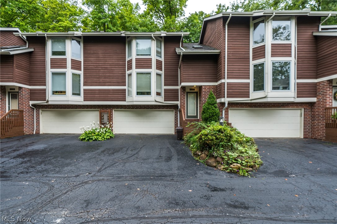 Motivated seller! Priced $30,000 less than other recent sales in complex to allow for updating! Beautiful 2-3 Story townhouse tucked away in Chippewa Creek, a quiet, private development off Old Royalton Rd, close to Downtown Brecksville. Private deck off the living room, facing the woods. Woods can be viewed from primary bedroom as well as first floor. Condo has 3 Skylights, allowing in much natural light. All the major items are done. All appliances are 1-2 years old and stay. Furnace, A/C, H2O are also 1 yr old. A 2nd floor laundry is a plus! The second bedroom is used as a living area/office. It can be converted to a full 2 bedroom with en-suite bath. 2 car attached garage. Small basement area for storage on garage level. Yes, this condo needs a some updating, so bring your palette and ideas! Need the cash for updating? Seller may be willing to escrow money to make that work.
Most furnishing are available also! Please inquire if interested.