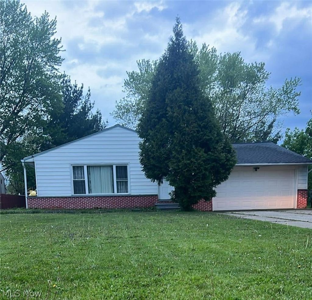 Photo of 5820 Wilson Mills Road, Highland Hills, OH 44143 (MLS # 5204443)