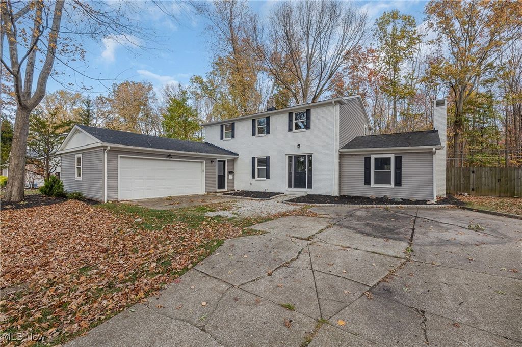 Photo of 167 Glenview Drive, Avon Lake, OH 44012 (MLS # 5170211)