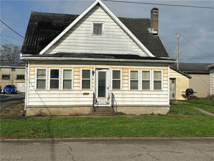 This approximately 1,456 sq. ft., story and a half home featuring 2 bedrooms and 1 bath is located within the Caldwell city limits and offers convenience at its finest. Just minutes from shopping, dining, pharmacies, and public transportation, the location is hard to beat! The property also includes a 1 car detached garage, providing additional storage or workspace. While the home is in need of repairs, with the right attention it holds tremendous potential as a strong income producer. Perfect for investors seeking their next project or for anyone looking to enter the profitable real estate market, this property is loaded with opportunity. Opportunity Knocks!!! Online Auction, Property sells "AS IS'.