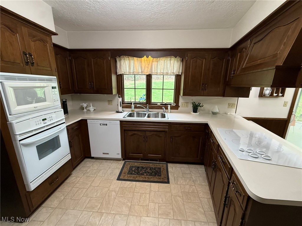 2476 Willow Brook Drive, Dover, Ohio image 7