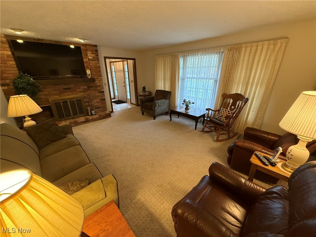 2476 Willow Brook Drive, Dover, Ohio image 4