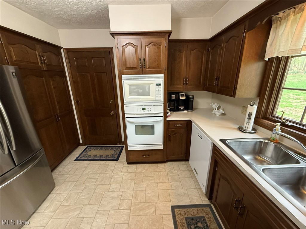 2476 Willow Brook Drive, Dover, Ohio image 11
