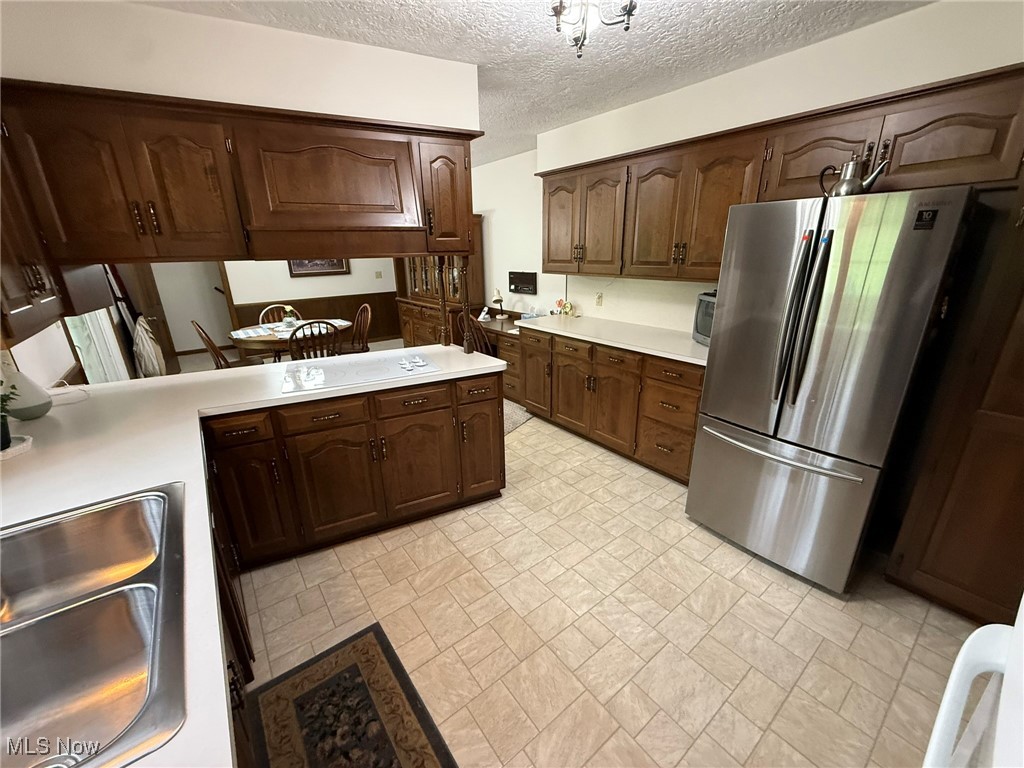 2476 Willow Brook Drive, Dover, Ohio image 9