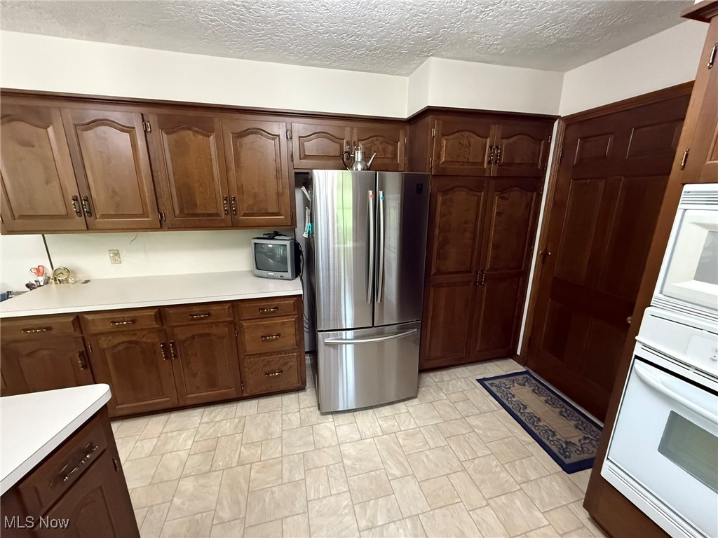 2476 Willow Brook Drive, Dover, Ohio image 10