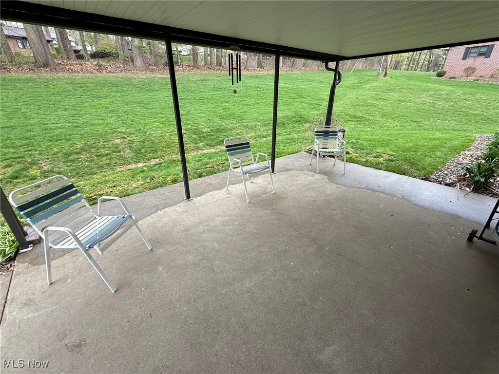 2476 Willow Brook Drive, Dover, Ohio image 38