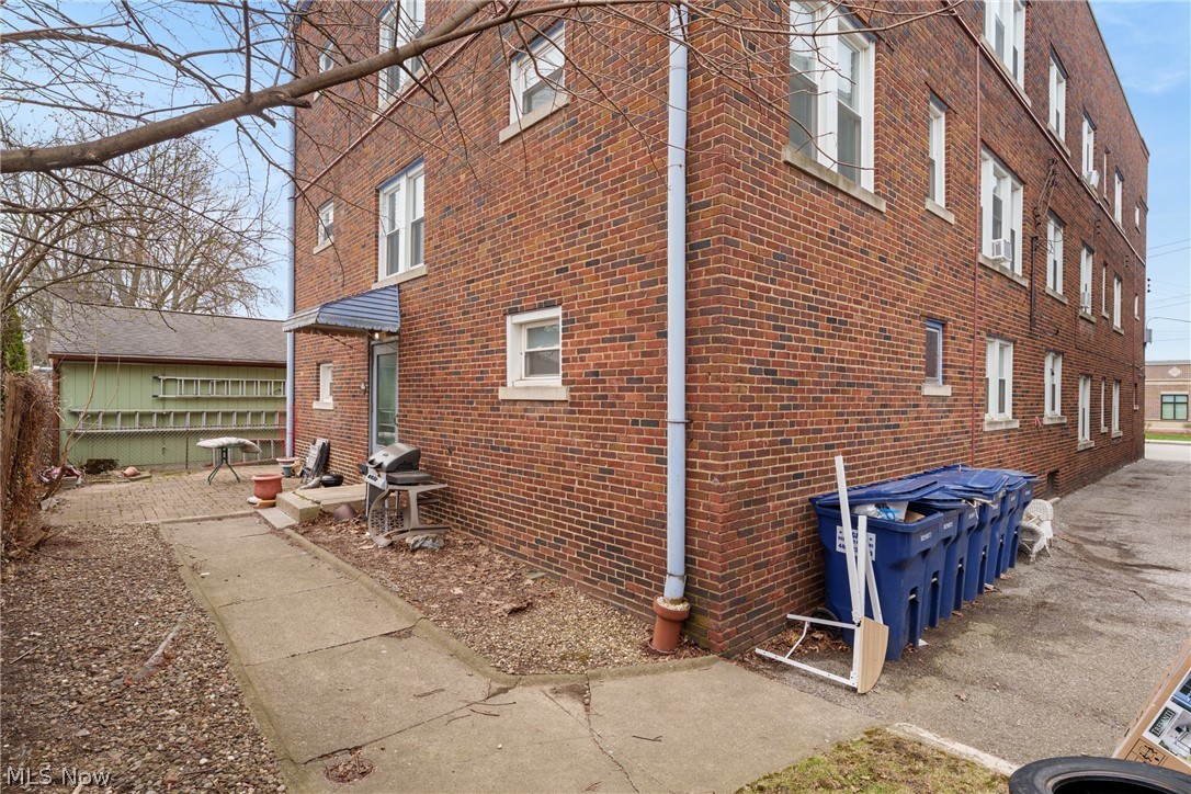 1419 Roycroft Avenue