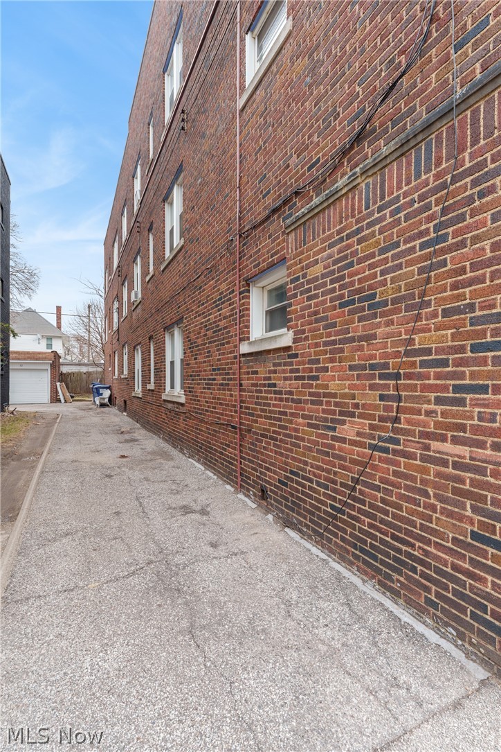 1419 Roycroft Avenue