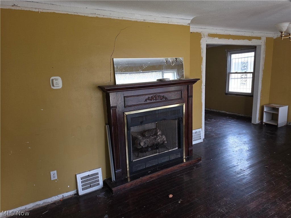 17425 Throckley Avenue