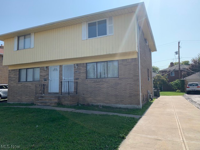 Spacious 3BD 1.5 BA side by side duplex located in Euclid just minutes away from the highway. The home is newly renovated, and has a private basement. Washer and dryer hookups are available for use.