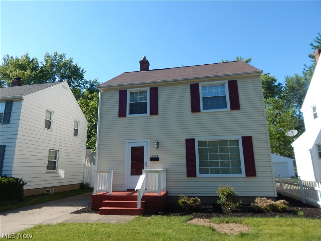 Welcome home to this updated Colonial. Beautiful hardwood floors, newer windows and Fabulous Mocha kitchen.
Fully appliance kitchen joined with nice size eat area, open to Living room and large picture window.
Full basement featuring half bath, laundry and waterproof system.
Covered patio overlooking back yard. DT one car garage with opener.
