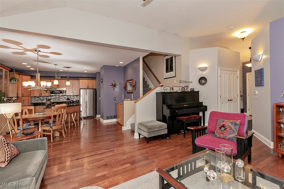 Chateaux/Emery Woods - Residential