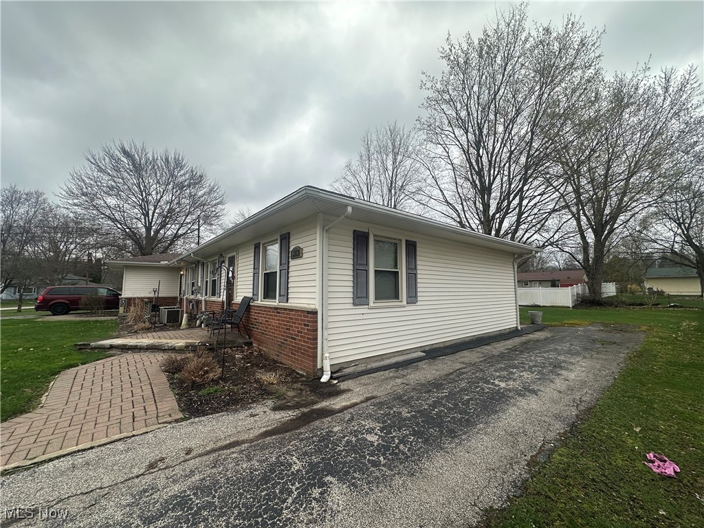 1856-1860 Clearbrook Drive