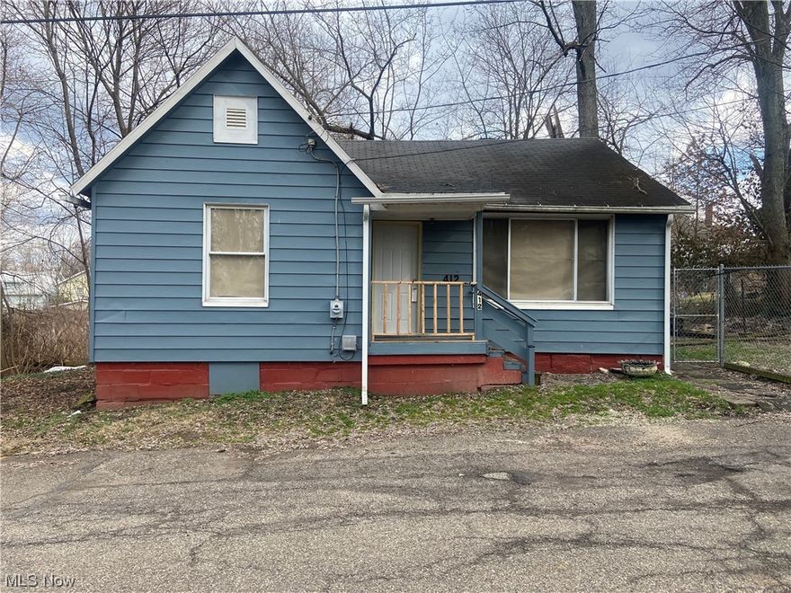 Welcome to 412 Monroe. This Spacious Bugaliw has 2 possibly 3 Bredtoons.. Thus home is in the Heart of Canton minutes away from Downtown Canton. The Interior features spacious Living Room and Kitchen with 1 Full Bath. The EXterior features Newer Roof, Windows and Doors. Fenced in Yard. Bring your creative idea to this Diamond in the ruff . Lots of TLC needed. Call for your private showing today!!!