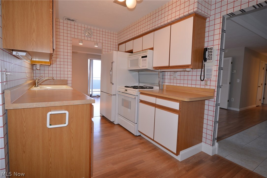 Acacia/Green Condo - Residential