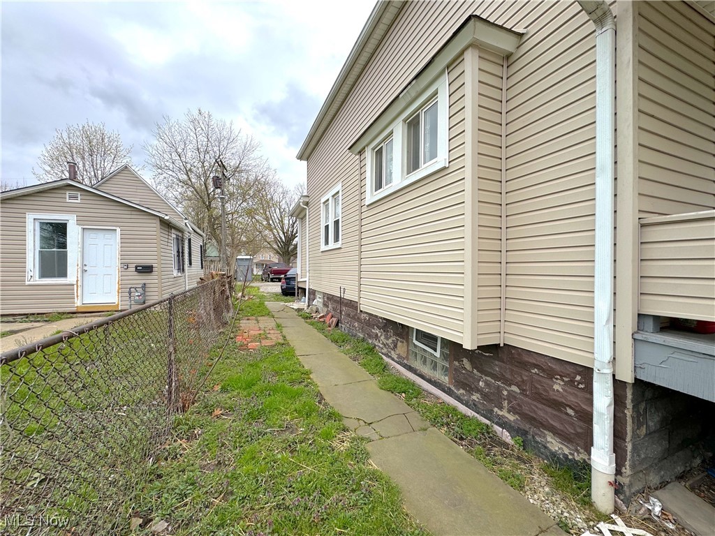 3277 W 58th Street, Cleveland, Ohio image 4