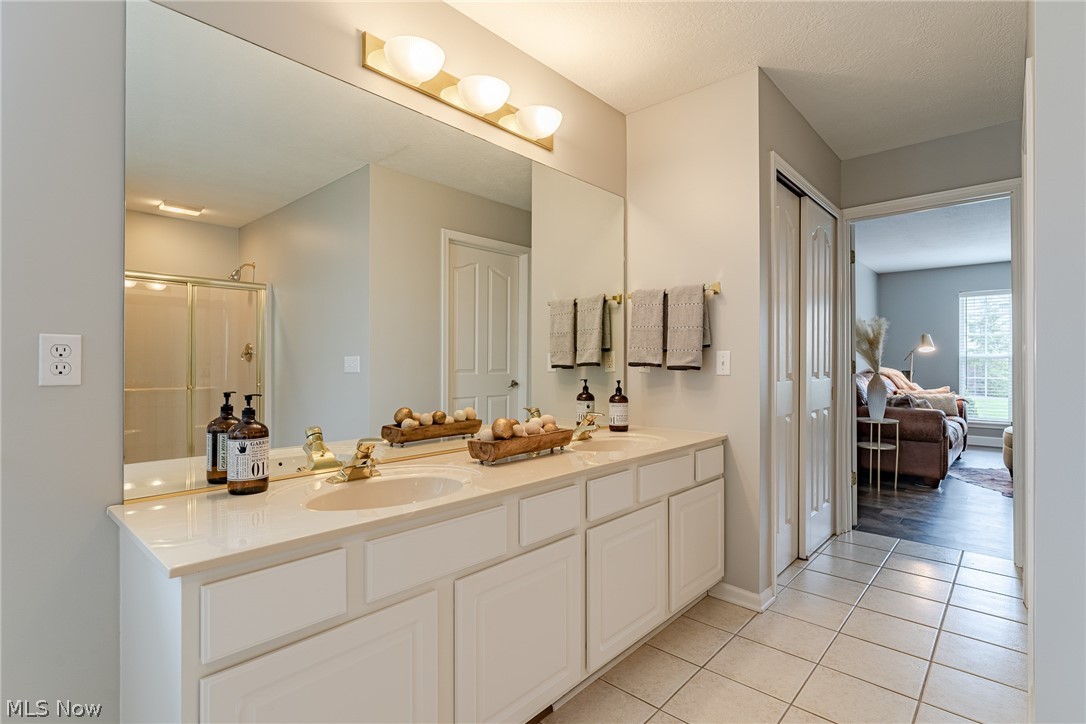 Woods/Auburn Lakes Condo Ph 01 - Residential