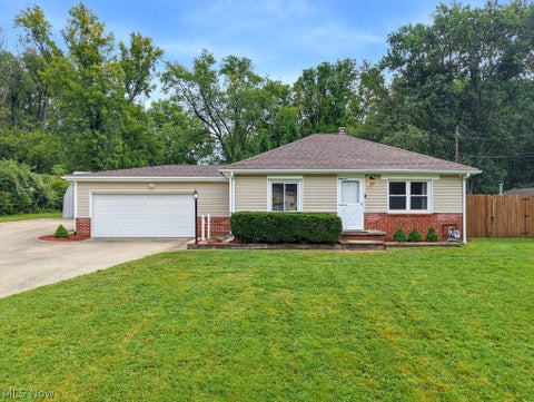 Homes For Sale - 2195 Par Drive<br/> Summit County, Akron, OH 44312