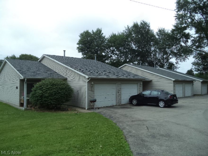 This is a beautiful 2 bedroom, 1 bath ranch style condo apartment located in Boardman! Boardman School District. Open floor plan,attached garage, laundry room. This will not last long MOVE IN READY! Monthly rent is $595.00. Water, trash, and maintenance included.  Full deposit and first months rent required. No pets or smoking permitted. MUST SEE!