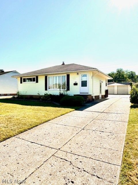 Single Family Residence in Cleveland OH 4604 Winter Lane.jpg