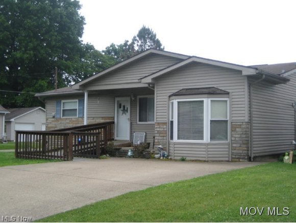 Updated and well maintained ranch in nice neighborhood. New windows, newly redecorated family room, new second bath and laundry. Hardwood and ceramic. Fully fenced yard. M579 CM Elem: Belpre Elementary School Elem/Bus: Y JrHigh: Belpre Middle School JrHigh/Bus: N High: Belpre High School High/Bus: N Fire: VOL Police: CTY ;SQFT=Fin L1:1273, Fin Above:1273, Fin Total:1273, Unfin Above:0;PRKG= Off Street