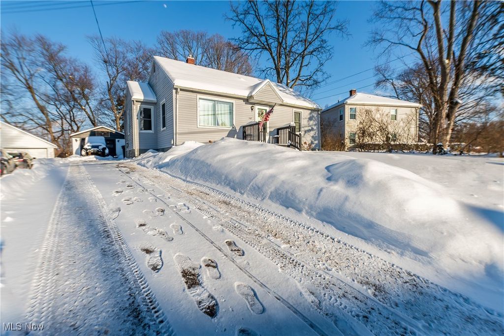 Photo of 147 Woolf Avenue, Akron, OH 44312 (MLS # 5184136)