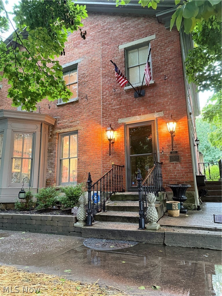 313 Woodlawn Avenue