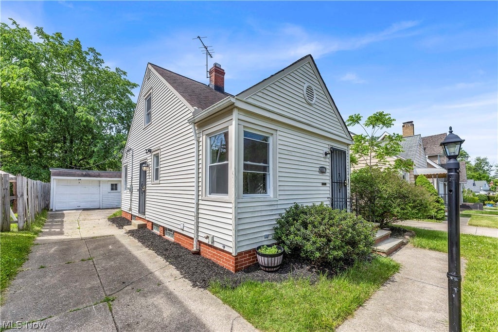 Photo of 21106 Gardenview Drive, Maple Heights, OH 44137 (MLS # 5220500)