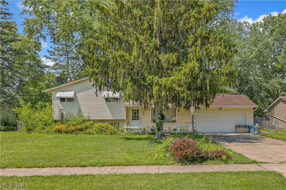Don't miss the great opportunity! This well maintained split level home is waiting for you to move right in and make your own.