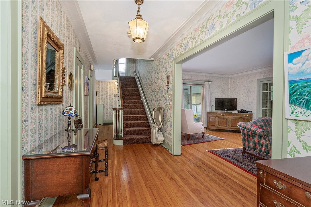 2657 Edgehill Road