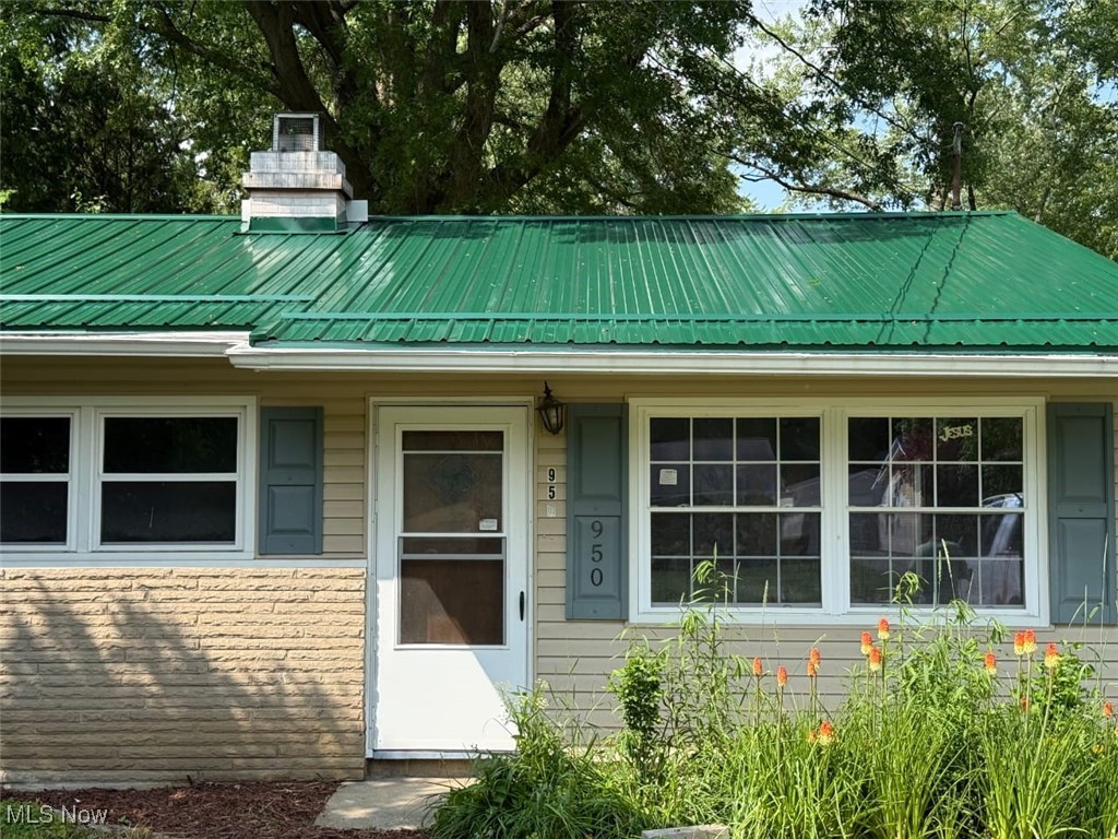 Sharp! Brand new metal roof to last forever! Granite countertops!
Great opportunity to own this spacious ranch in a prime neighborhood
and proximity to everything in the desirable Boardman School District.
Very quiet street and large backyard. The rooms are of good size and
have a classic layout. The house features gorgeously updated kitchen
with brand new smart appliances, cabinets made from real wood with
soft closing doors, and backsplash made from Italian tiles. The
bathroom received cherry wood vanity and premium faucets made from
metal. Unique 100% waterproof hardwood flooring all over the house:
top layer made from real wood on vinyl base (Lifeproof LVP). Also, the
house has a shed, 1.5-car garage, newer siding, and windows. The house
sits on a concrete slab - no issues with a moldy basement!
