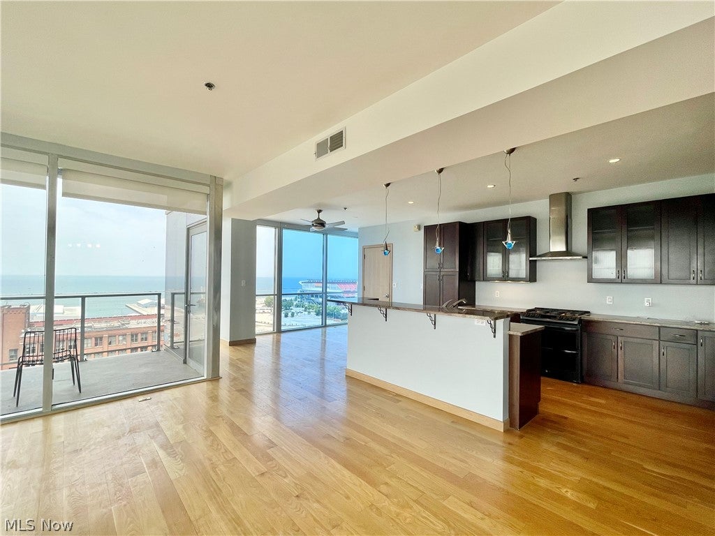 701 W Lakeside Avenue 1110
