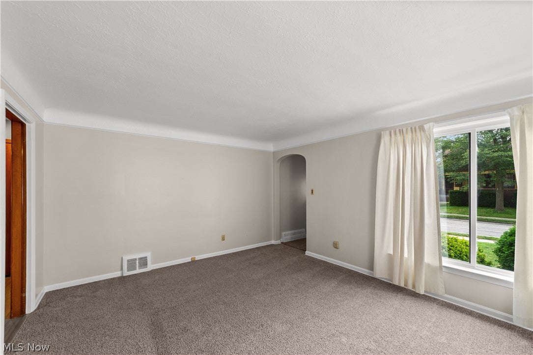 11117 Vernon Avenue