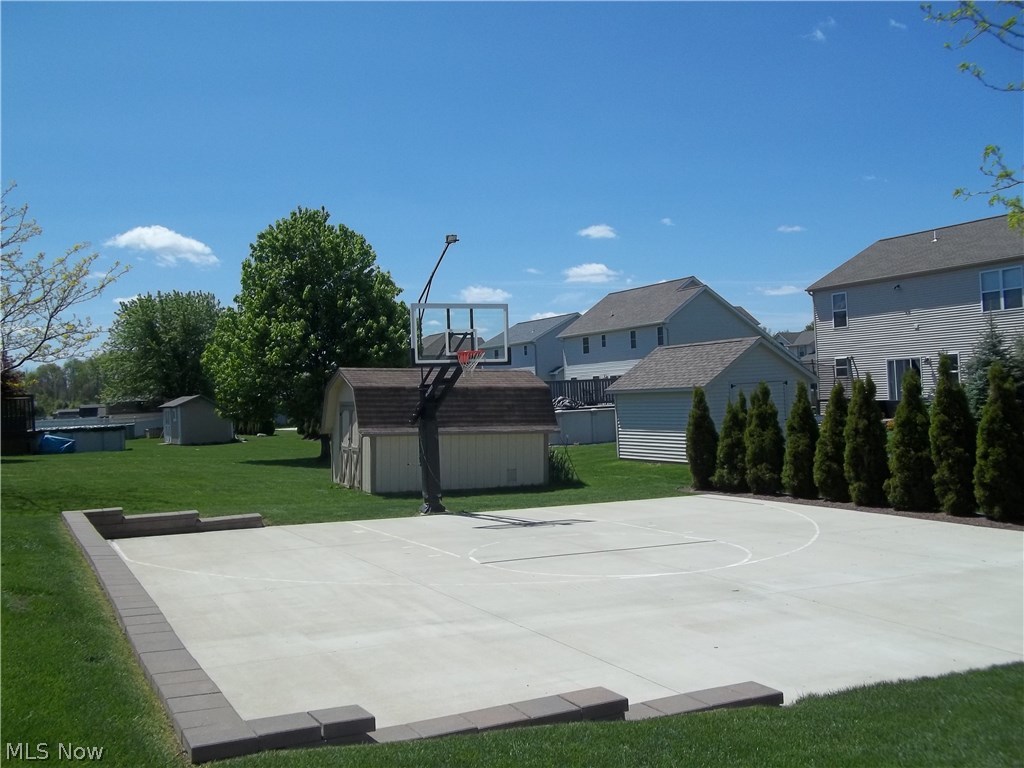 Carrousel Corners 1 - Residential