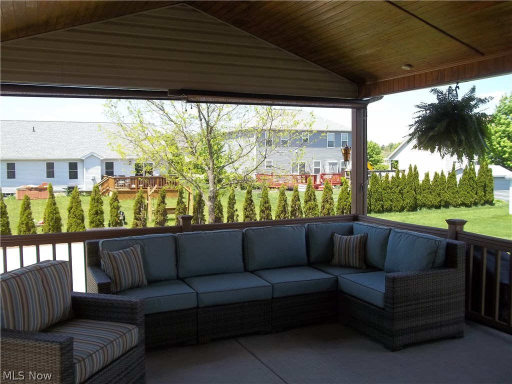 Carrousel Corners 1 - Residential